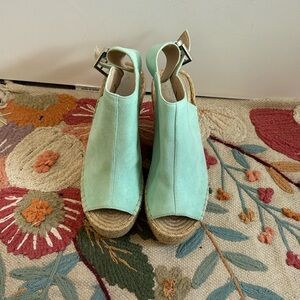 Kenneth Cole New York Wedge heels